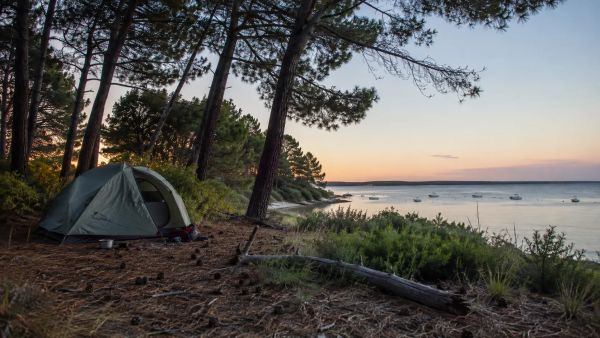 Ou planter sa tente sur le bassin d'Arcachon : les meilleurs emplacements et conseils pratiques